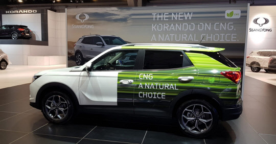 쌍용자동차 코란도 CNG(압축천연가스)차. <쌍용자동차 제공>